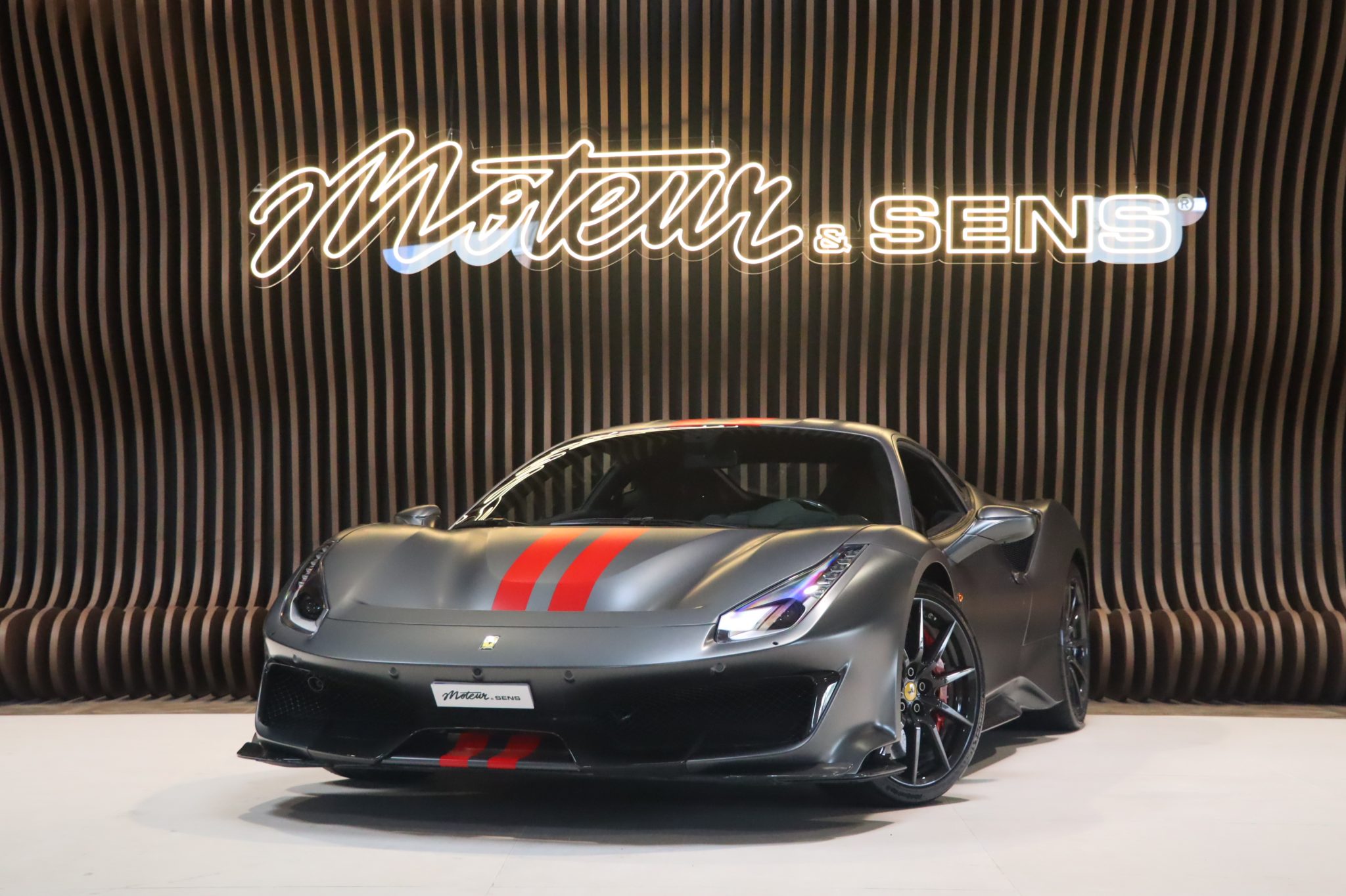 Ferrari 488 Pista — Grigio Silverstone Opaco, 720 ch, 17 500 km