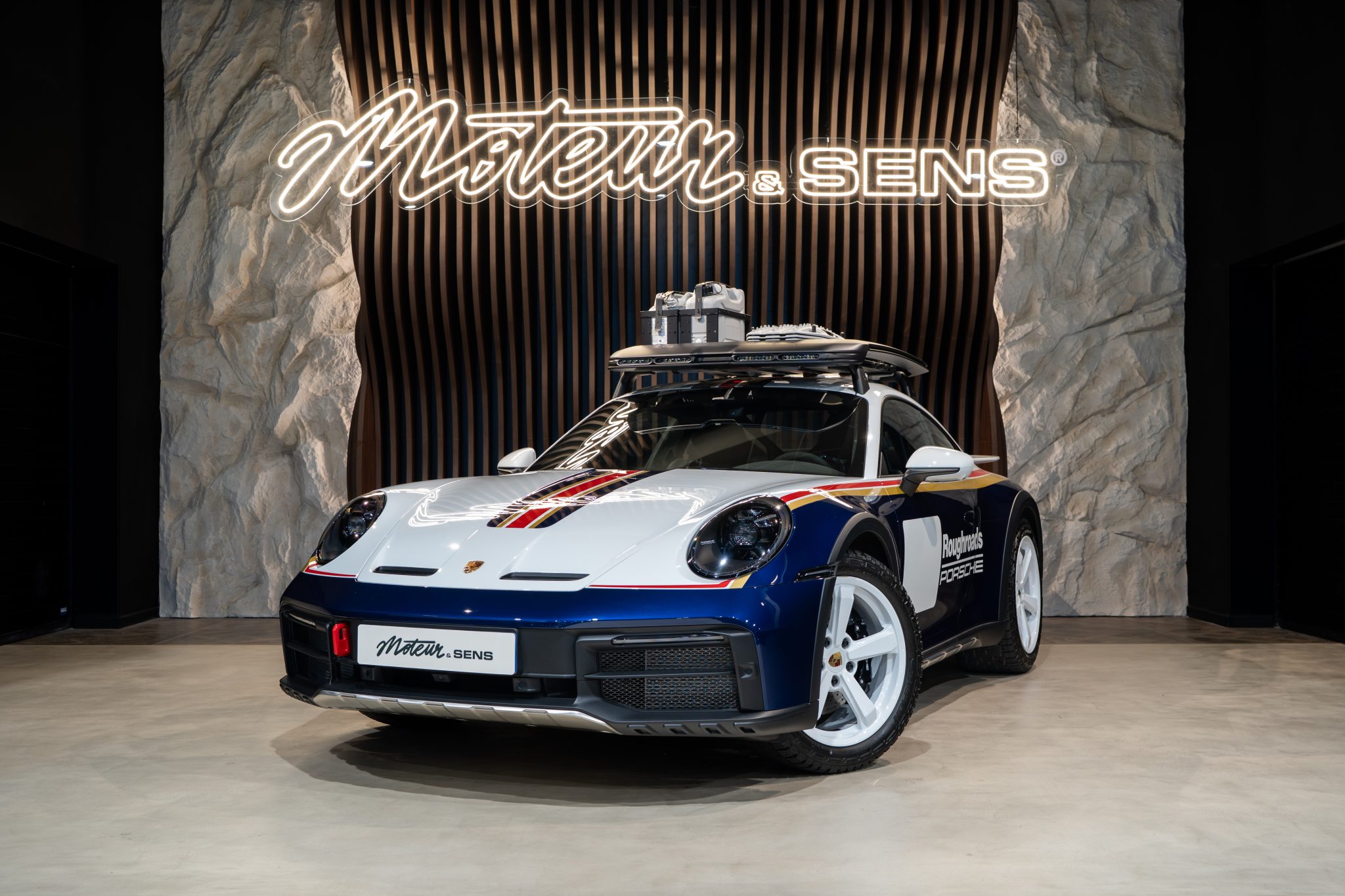 Porsche 911 Type 992 Dakar — Blanc/Bleu Gentiane, 1150 km