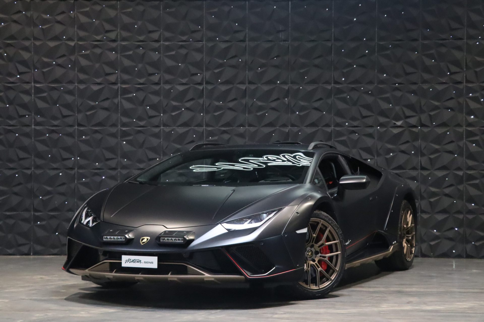 Lamborghini Huracán Sterrato Ad Personam — Nero Nemesis, série limitée