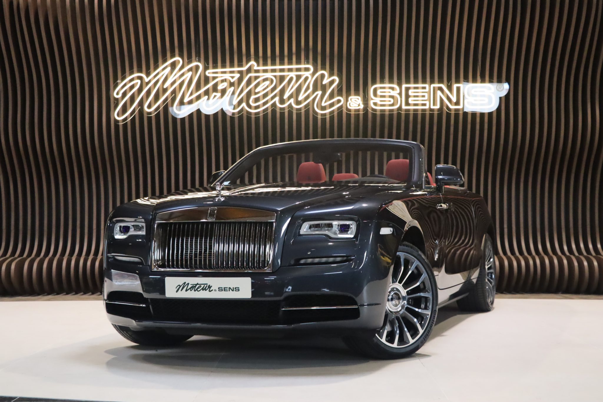 Rolls-Royce Dawn V12 6.6L Biturbo 565 ch – Dark Tungsten Metallic
