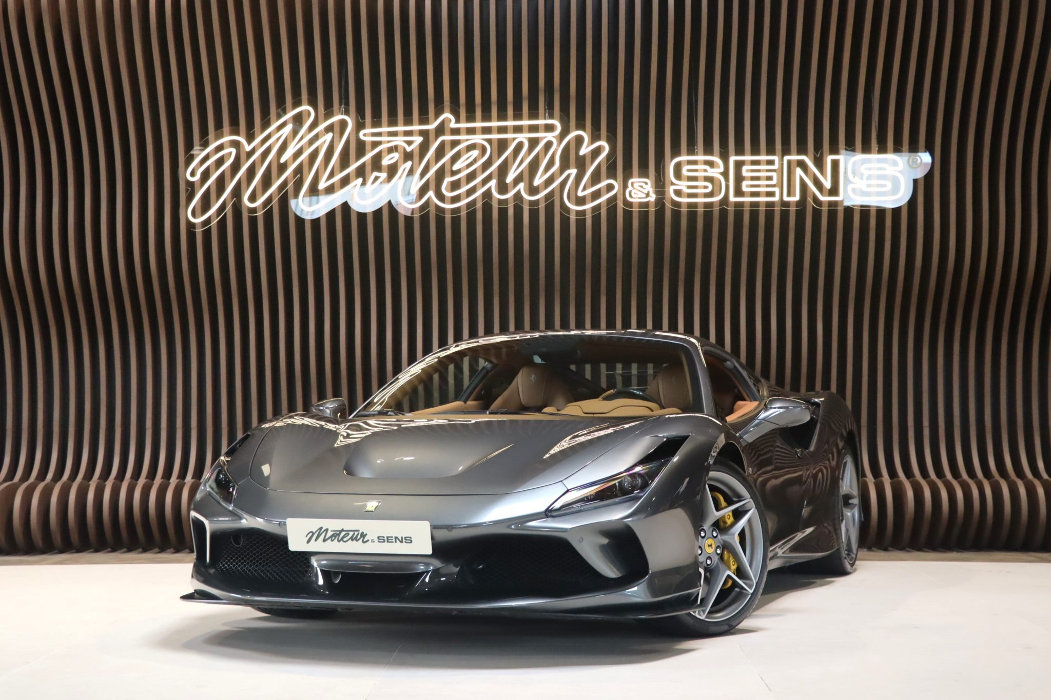 Ferrari F8 Tributo — Grigio Silverstone, 18 340 km, 2020