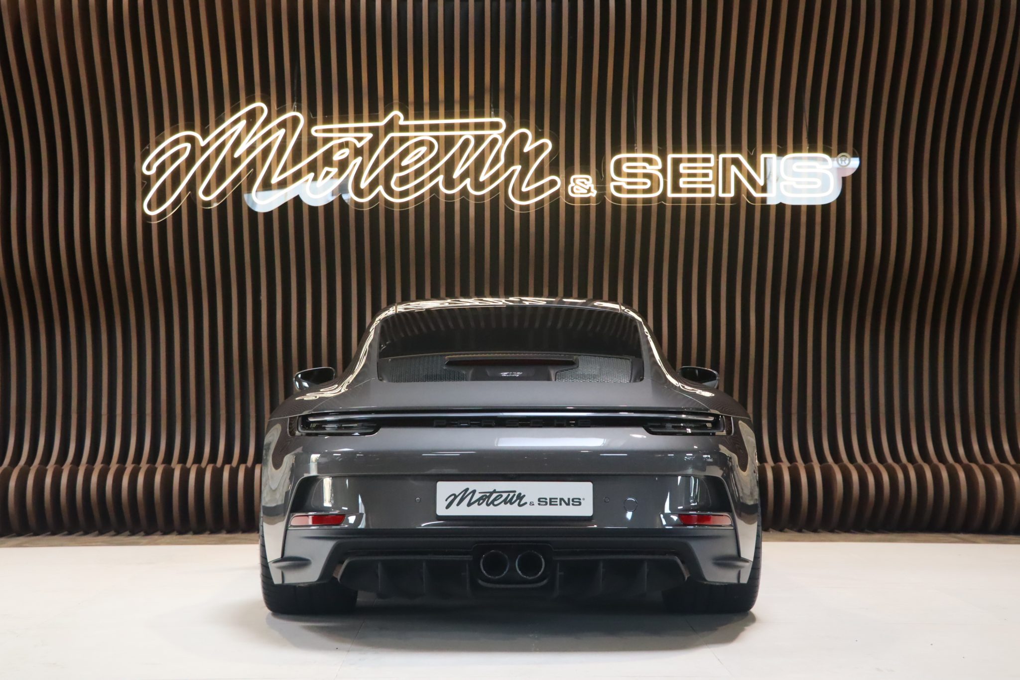 Porsche 911 Type 992.1 GT3 Touring PDK – 15 700 km, Gris Quartz