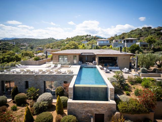 Villa contemporaine face à la mer, Pinarellu – 437 m2
