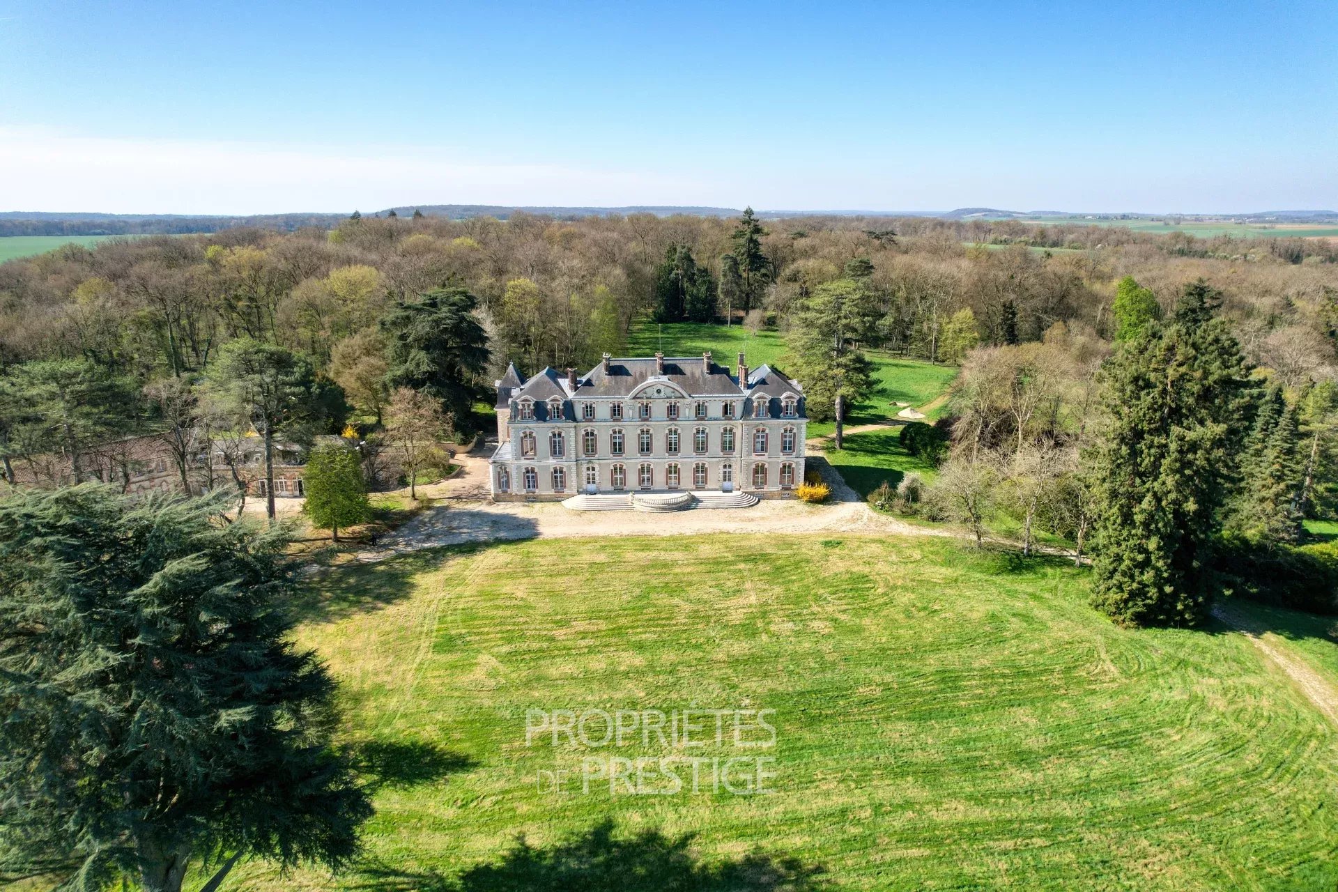 Château du XVIIIᵉ et domaine forestier de 12,5 ha – Fontainebleau