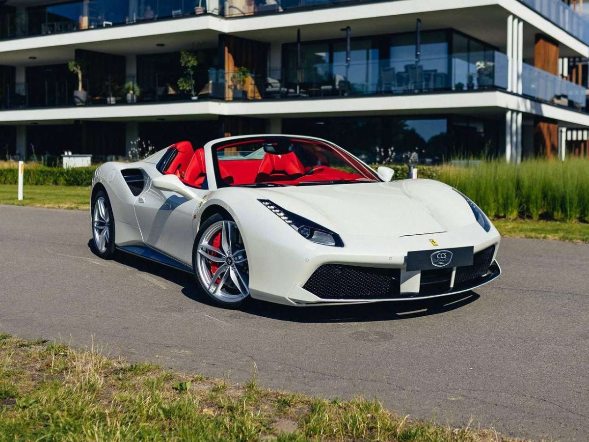 Ferrari 488 Spider — Bianco Italia, carbone intégral, garantie Ferrari