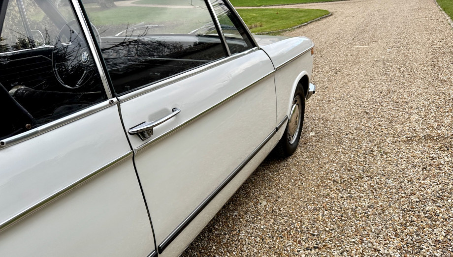 BMW 1600-2 Cabriolet Baur 1969, quatre places d'origine, blanc Chamonix – Photo 20