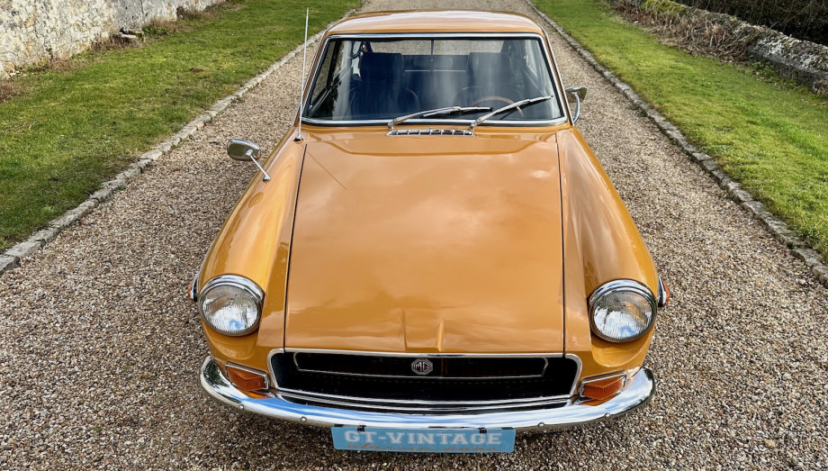 MGB GT 1970 « Split Bumpers » – Coupé anglais d'origine américaine – Photo 2