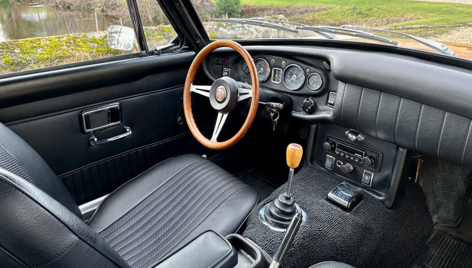 MGB GT 1970 « Split Bumpers » – Coupé anglais d'origine américaine – Photo 37