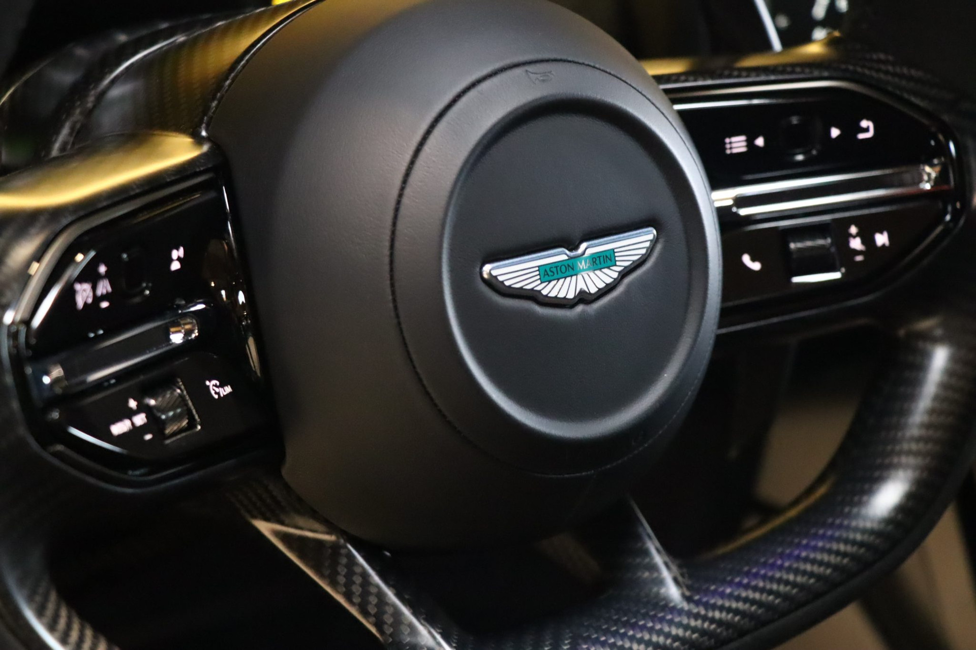 Aston Martin Valhalla – V8 bi-turbo hybride, carbone intégral – Photo 21