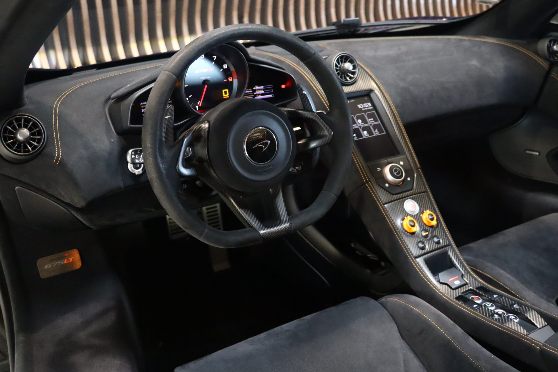 McLaren 675LT Spider Carbon Series – Carrosserie carbone Metallic Candy Blue – Photo 14