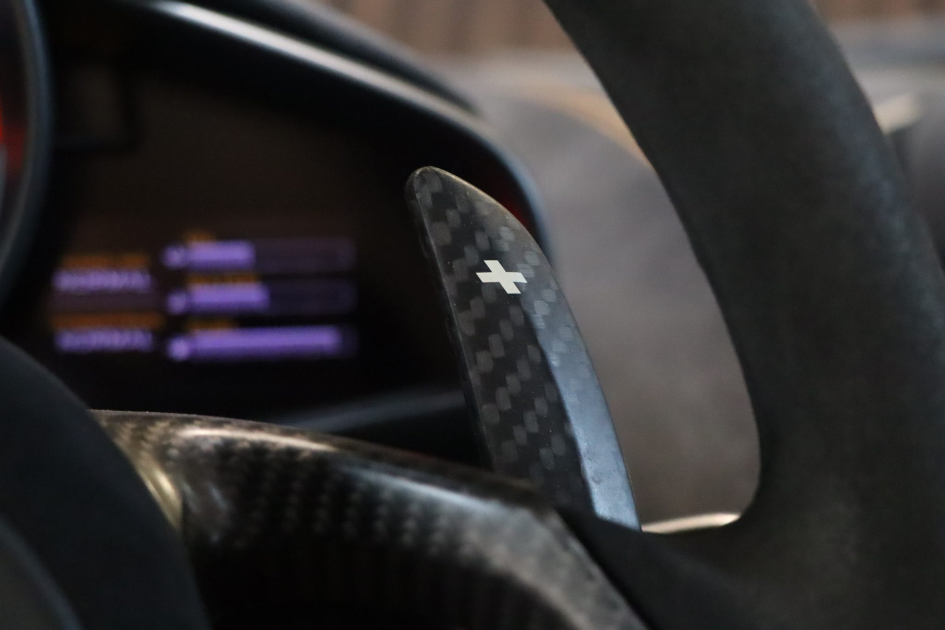 McLaren 675LT Spider Carbon Series – Carrosserie carbone Metallic Candy Blue – Photo 18