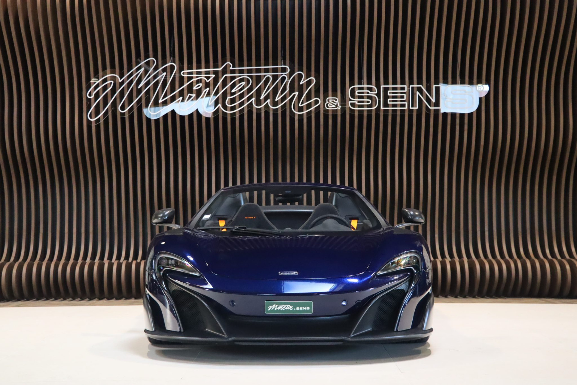 McLaren 675LT Spider Carbon Series – Carrosserie carbone Metallic Candy Blue – Photo 3