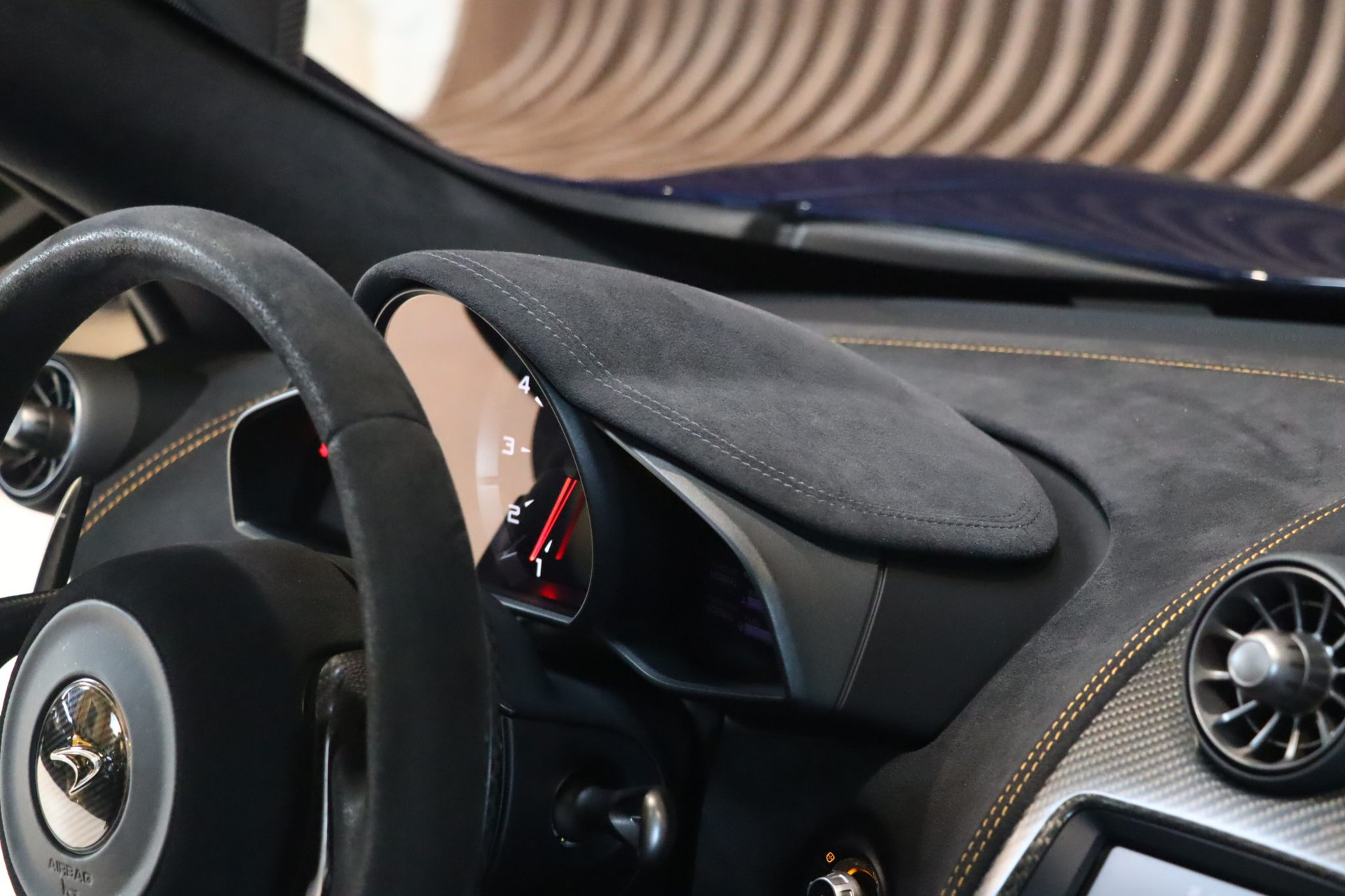 McLaren 675LT Spider Carbon Series – Carrosserie carbone Metallic Candy Blue – Photo 22