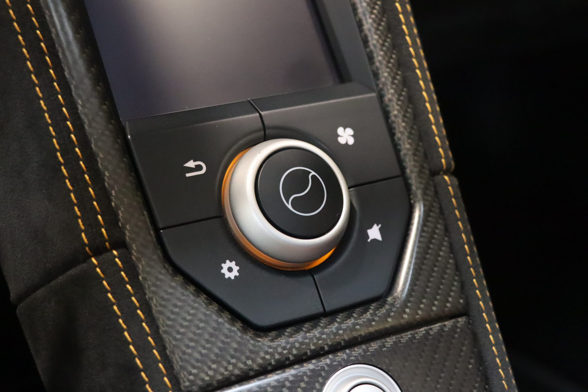 McLaren 675LT Spider Carbon Series – Carrosserie carbone Metallic Candy Blue – Photo 25