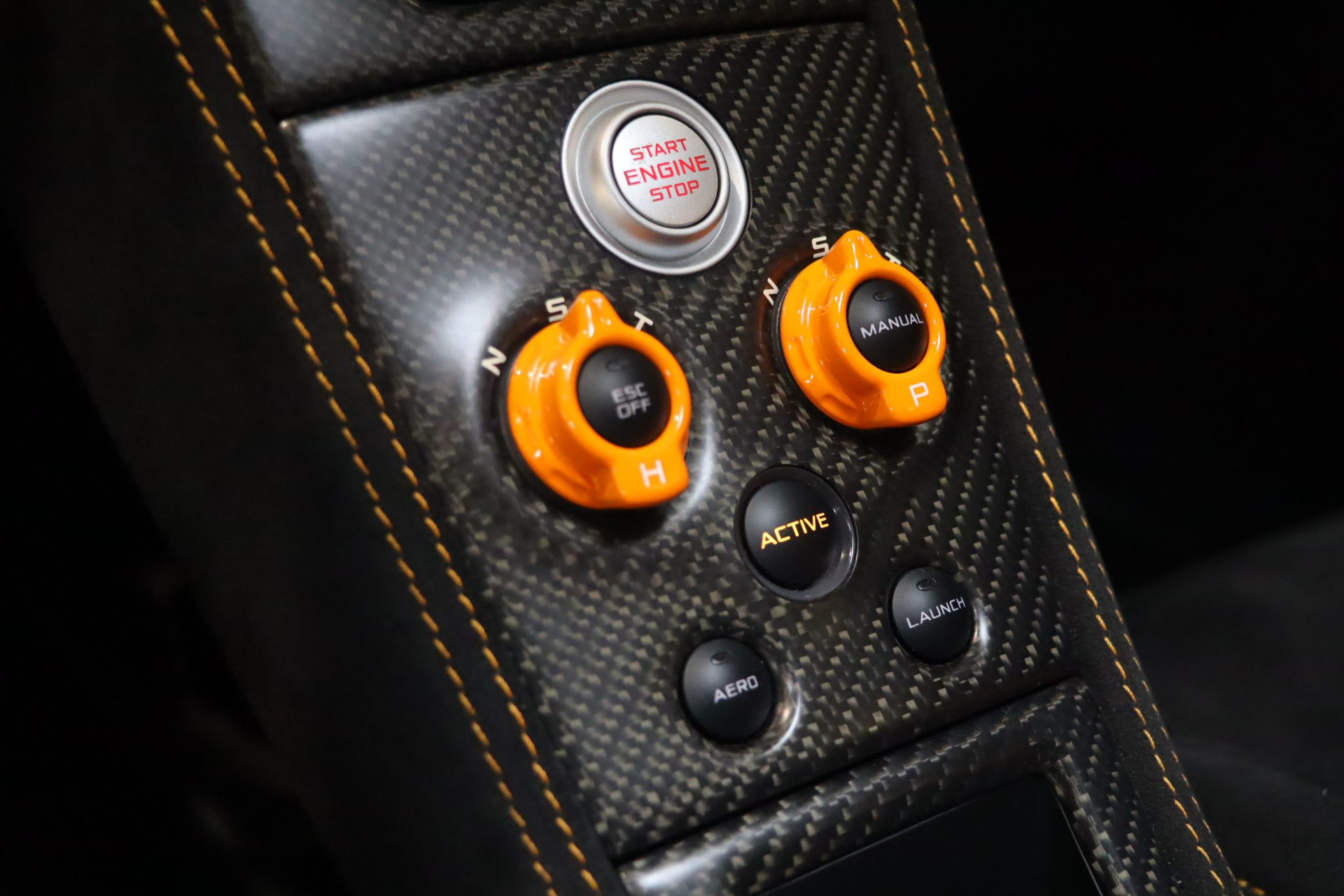 McLaren 675LT Spider Carbon Series – Carrosserie carbone Metallic Candy Blue – Photo 26