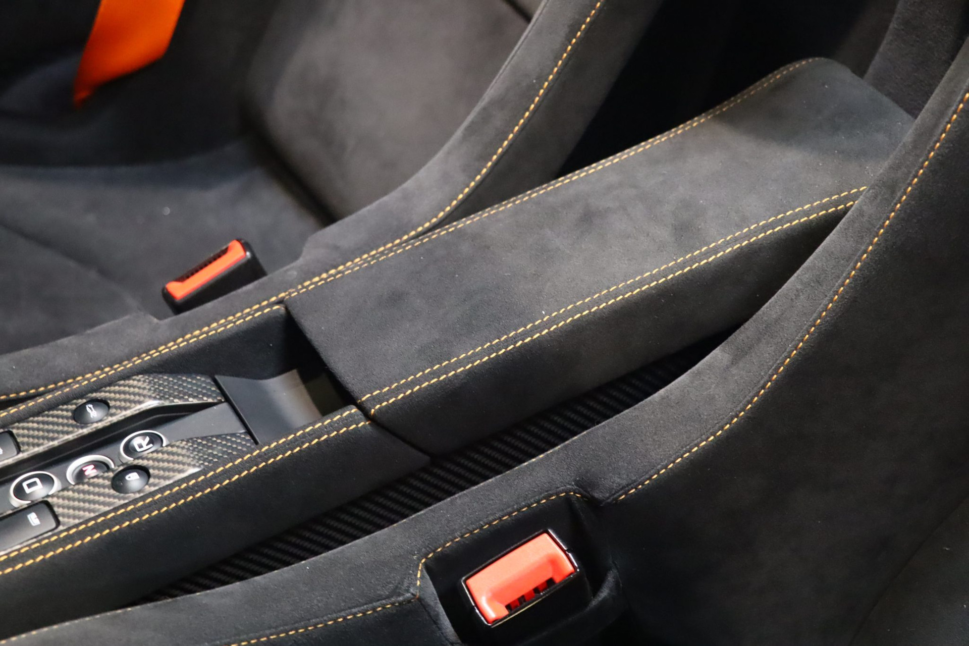 McLaren 675LT Spider Carbon Series – Carrosserie carbone Metallic Candy Blue – Photo 28