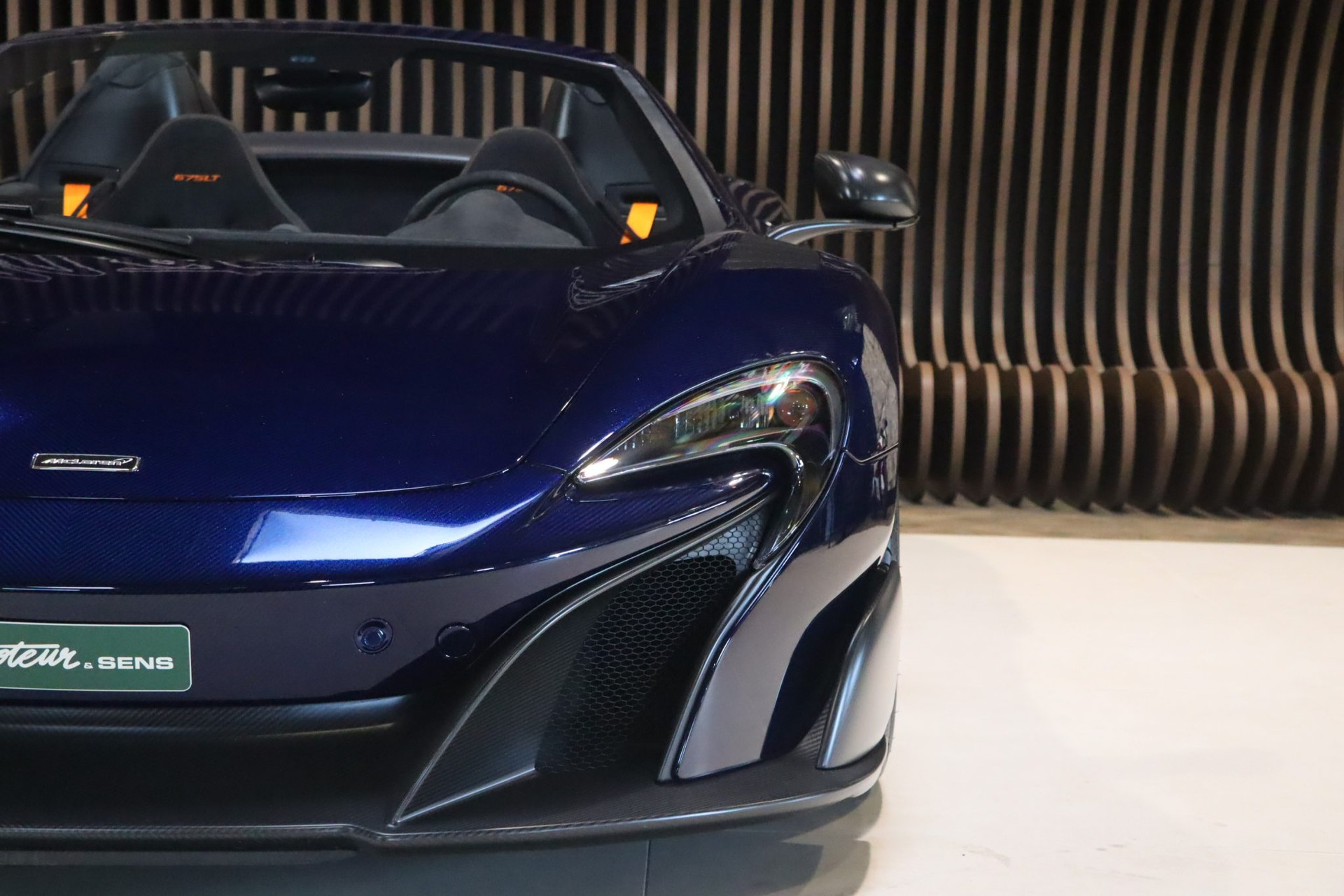 McLaren 675LT Spider Carbon Series – Carrosserie carbone Metallic Candy Blue – Photo 31