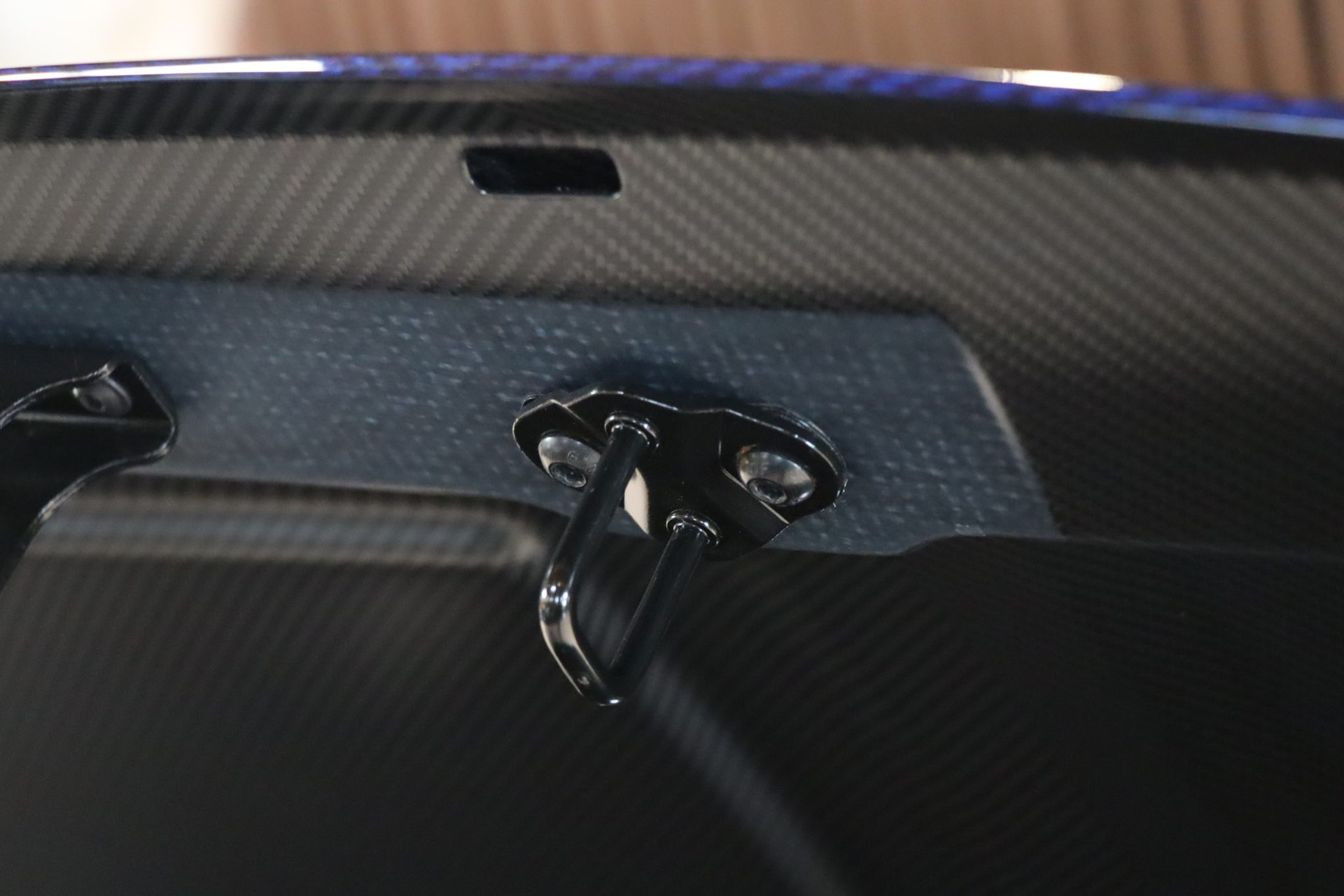 McLaren 675LT Spider Carbon Series – Carrosserie carbone Metallic Candy Blue – Photo 37