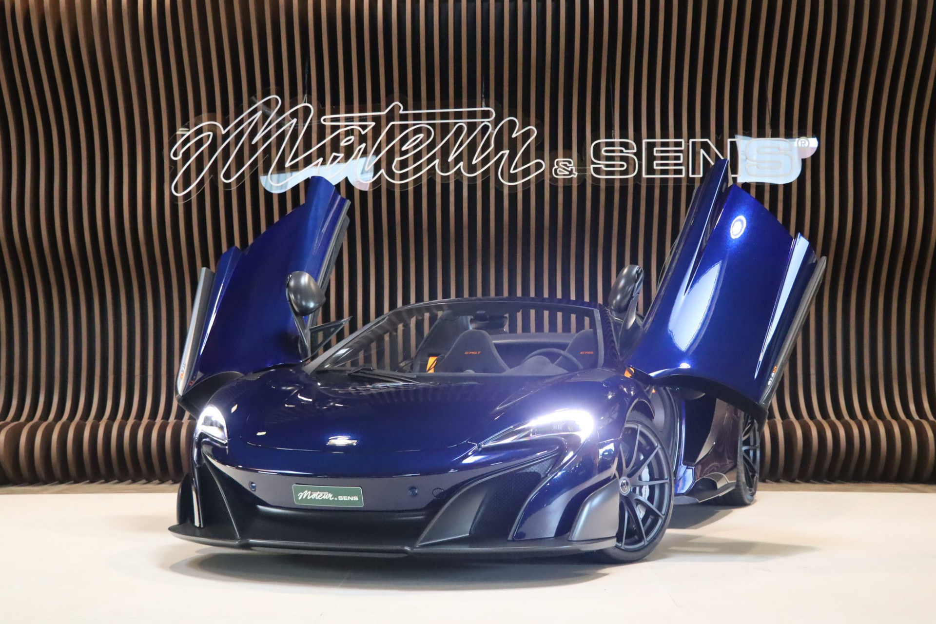 McLaren 675LT Spider Carbon Series – Carrosserie carbone Metallic Candy Blue – Photo 38