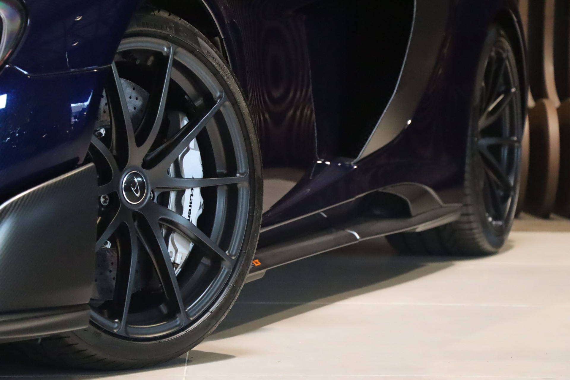 McLaren 675LT Spider Carbon Series – Carrosserie carbone Metallic Candy Blue – Photo 39