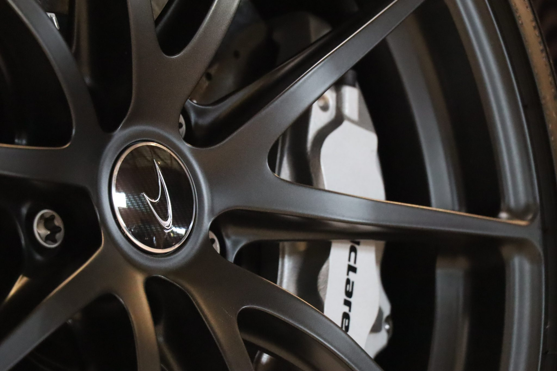 McLaren 675LT Spider Carbon Series – Carrosserie carbone Metallic Candy Blue – Photo 40