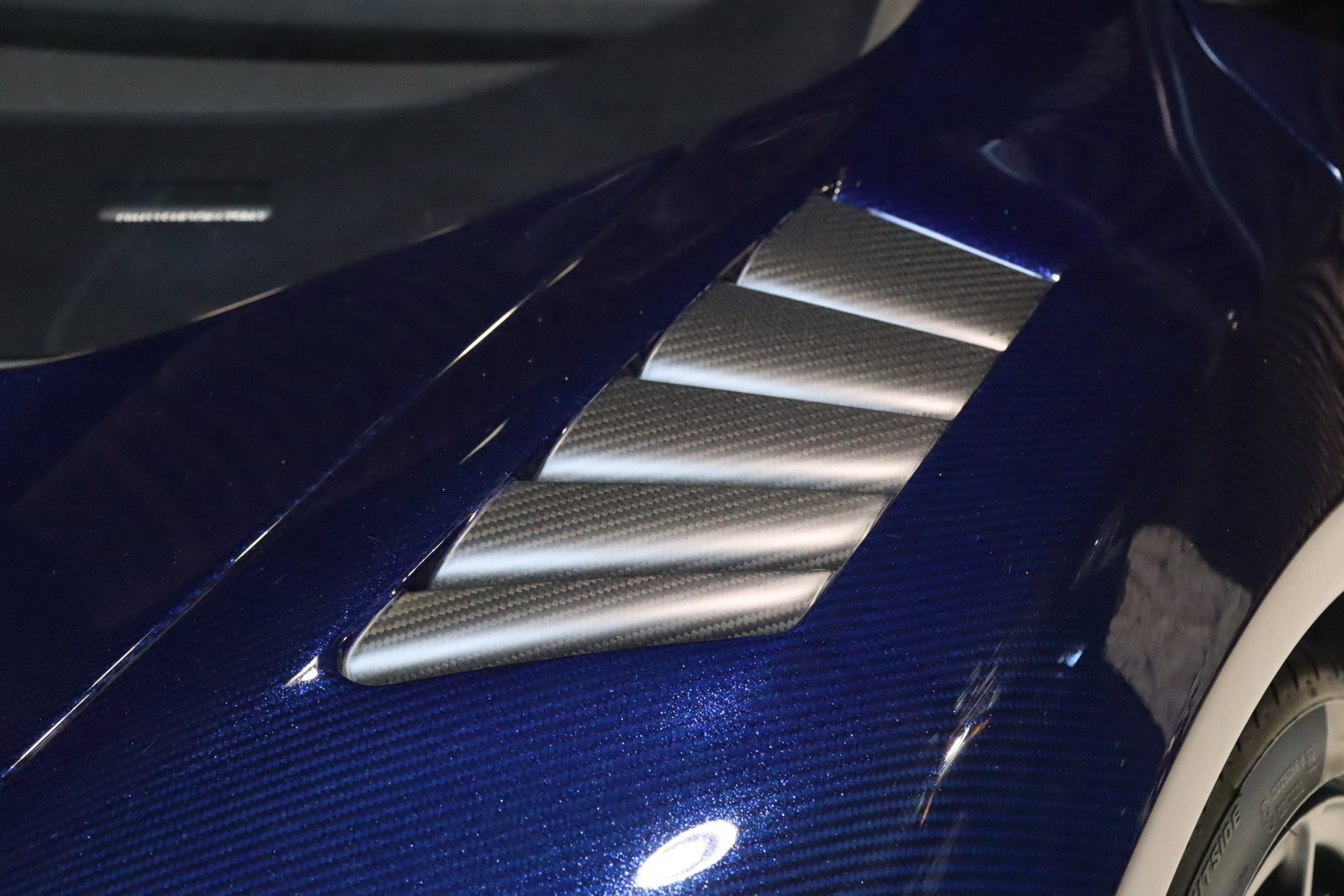 McLaren 675LT Spider Carbon Series – Carrosserie carbone Metallic Candy Blue – Photo 42