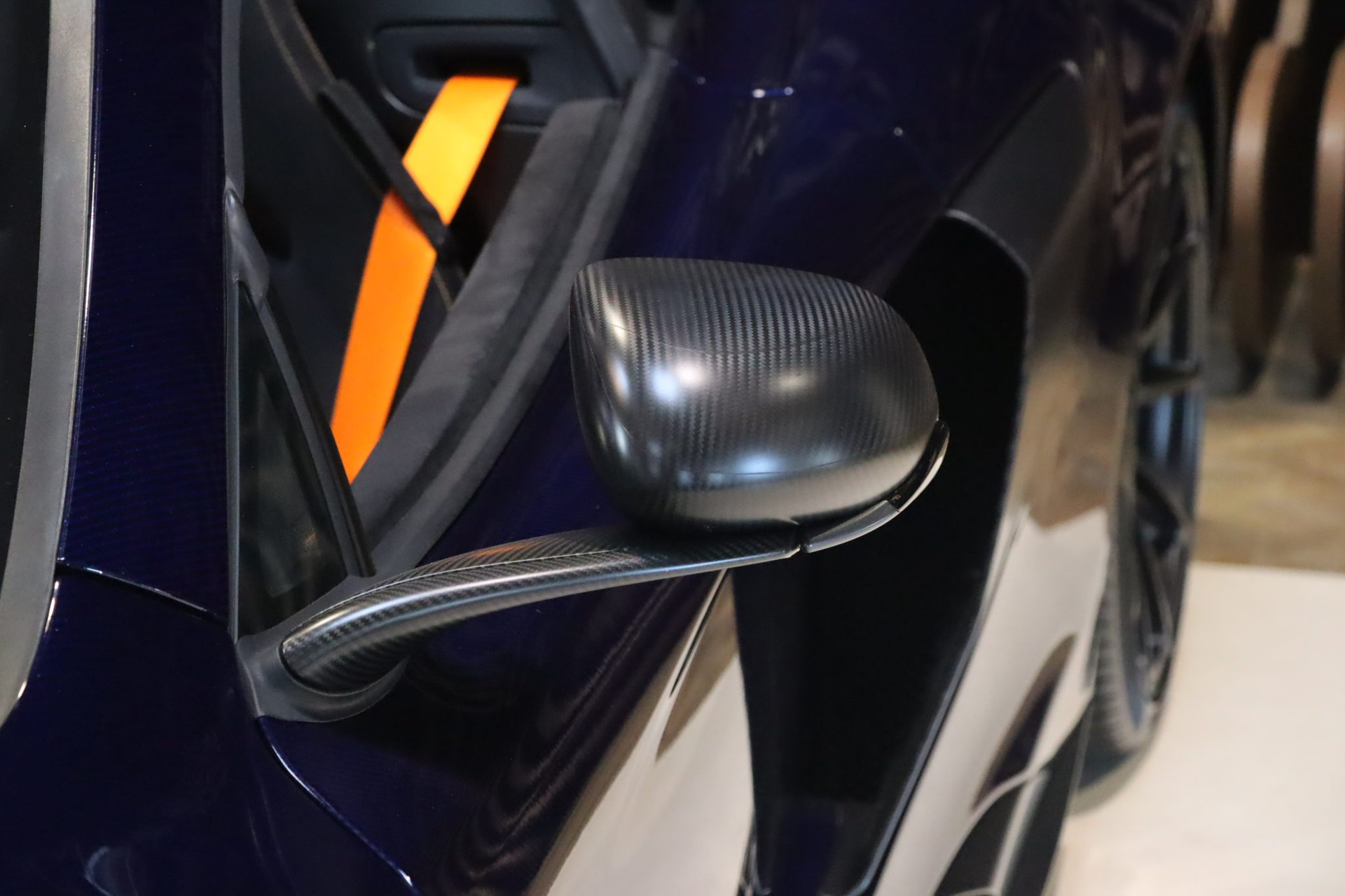 McLaren 675LT Spider Carbon Series – Carrosserie carbone Metallic Candy Blue – Photo 43