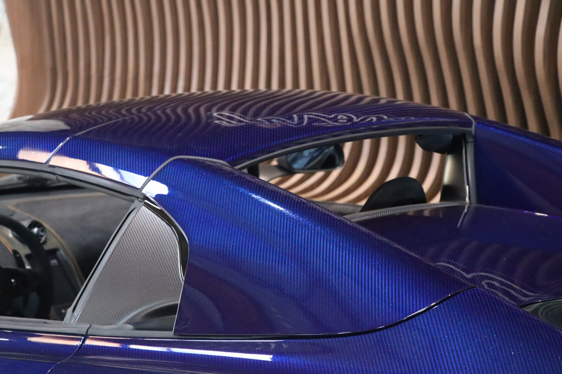 McLaren 675LT Spider Carbon Series – Carrosserie carbone Metallic Candy Blue – Photo 44
