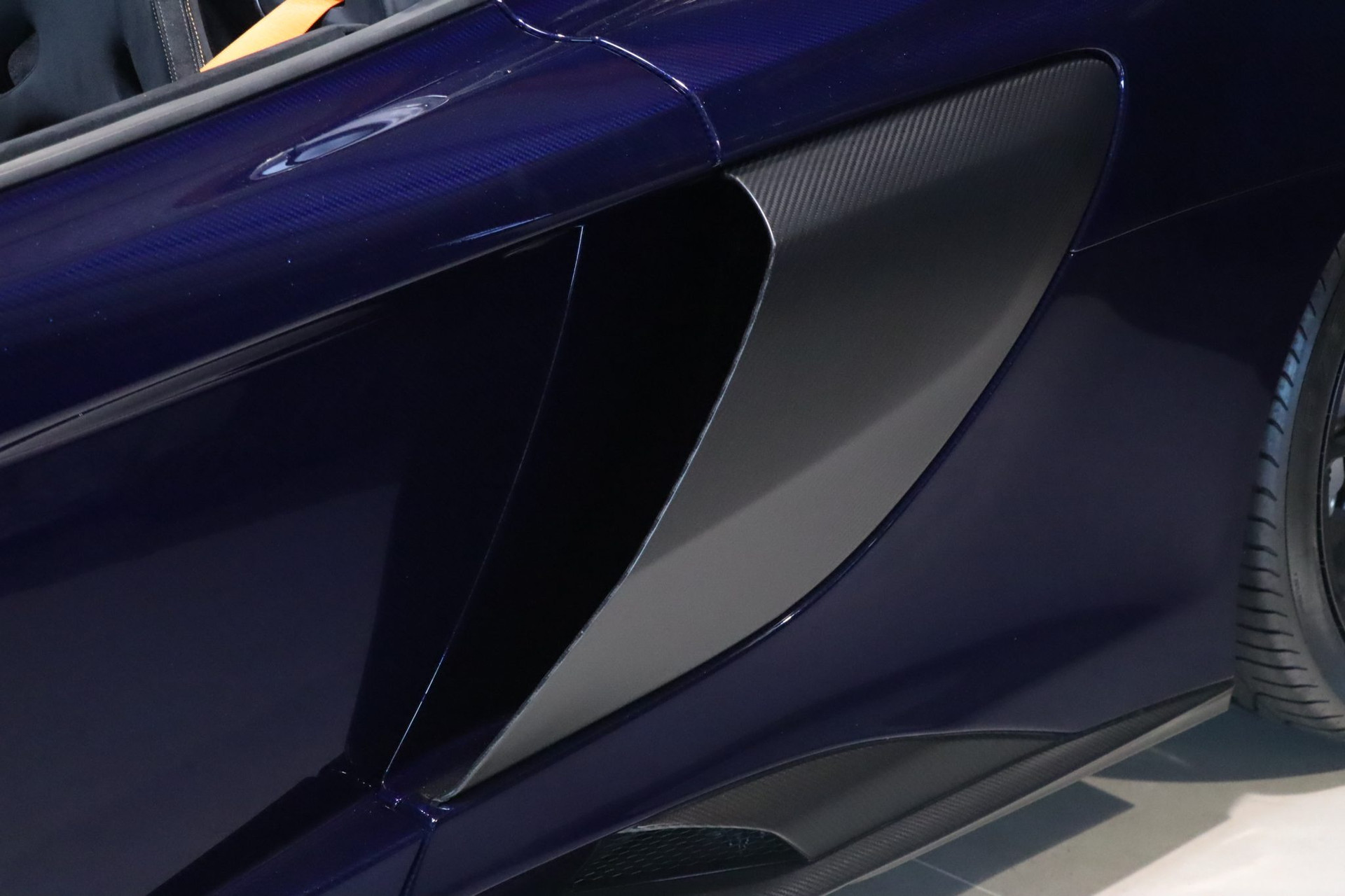 McLaren 675LT Spider Carbon Series – Carrosserie carbone Metallic Candy Blue – Photo 45