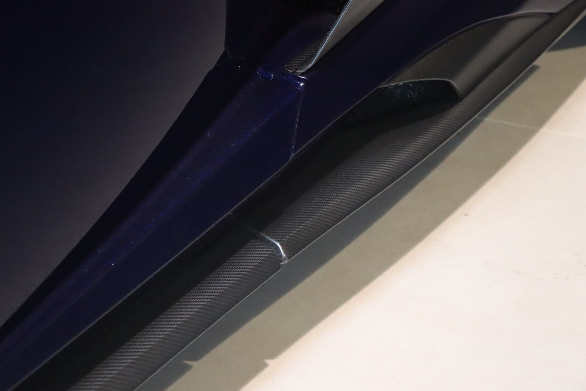 McLaren 675LT Spider Carbon Series – Carrosserie carbone Metallic Candy Blue – Photo 47