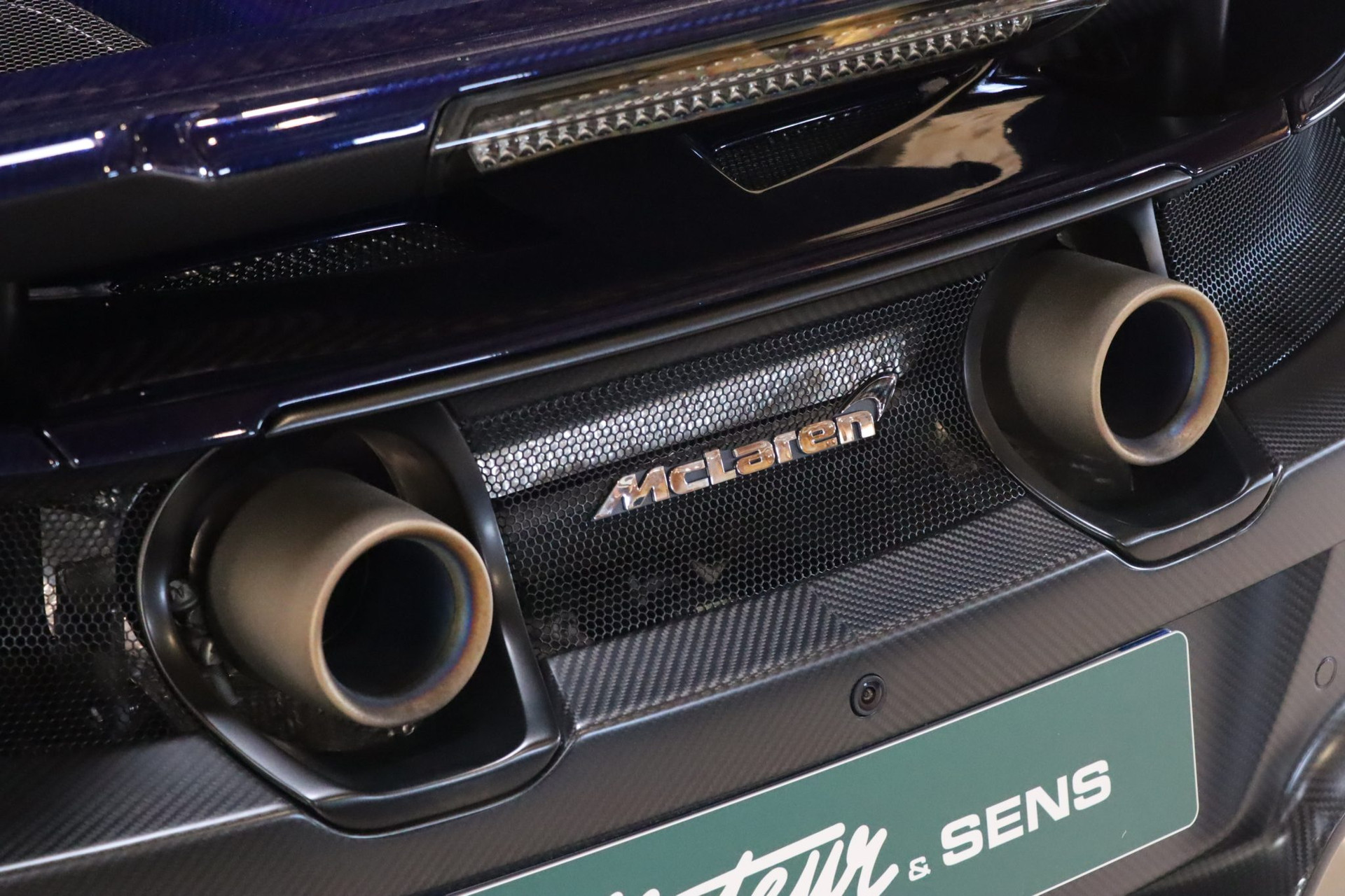 McLaren 675LT Spider Carbon Series – Carrosserie carbone Metallic Candy Blue – Photo 50