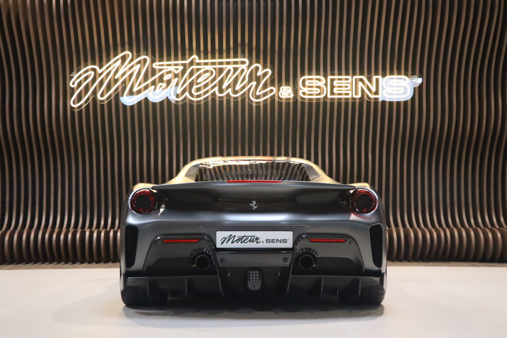 Ferrari 488 Pista — Grigio Silverstone Opaco, 720 ch, 17 500 km – Photo 4