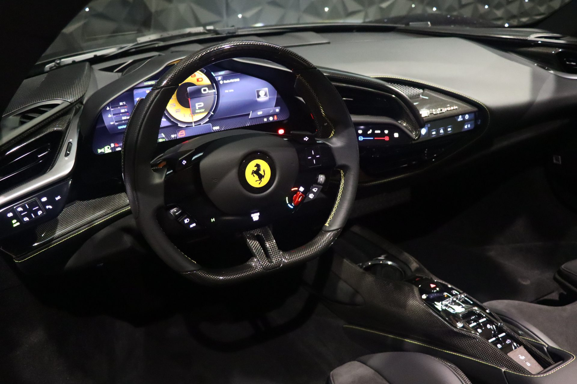 Ferrari SF90 Spider Viola Hong Kong – Première main, 650 km – Photo 15
