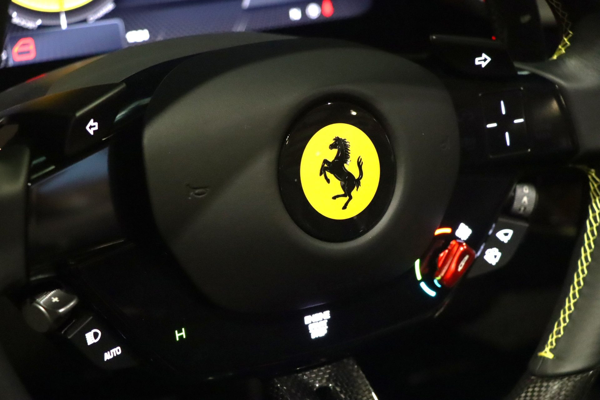 Ferrari SF90 Spider Viola Hong Kong – Première main, 650 km – Photo 21