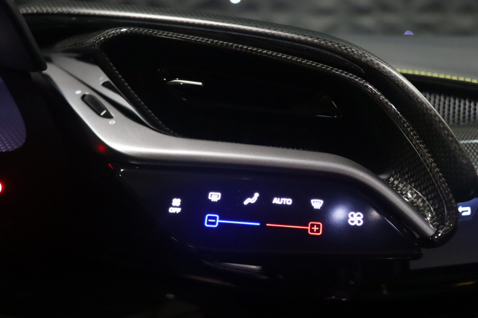 Ferrari SF90 Spider Viola Hong Kong – Première main, 650 km – Photo 25