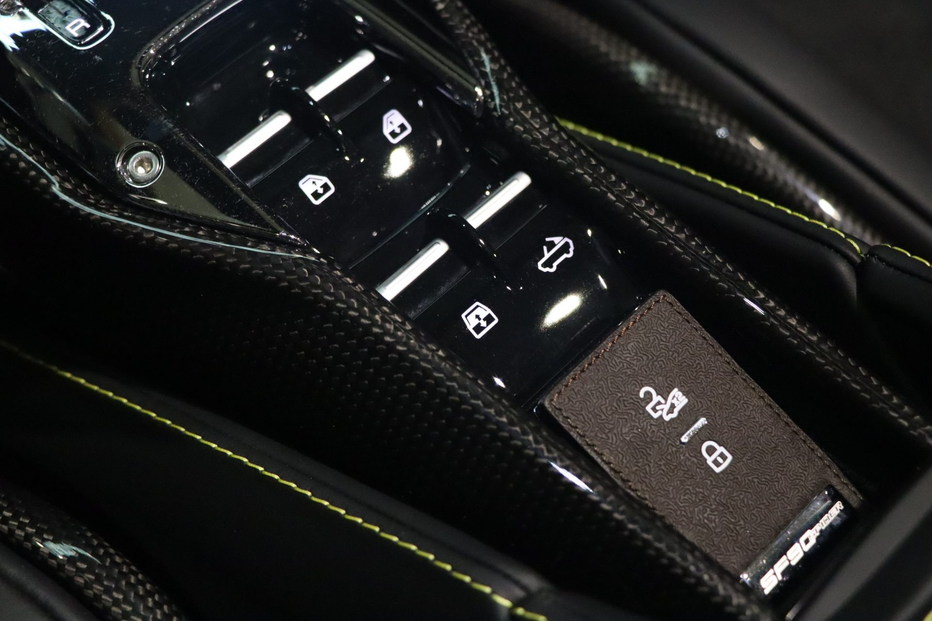 Ferrari SF90 Spider Viola Hong Kong – Première main, 650 km – Photo 27