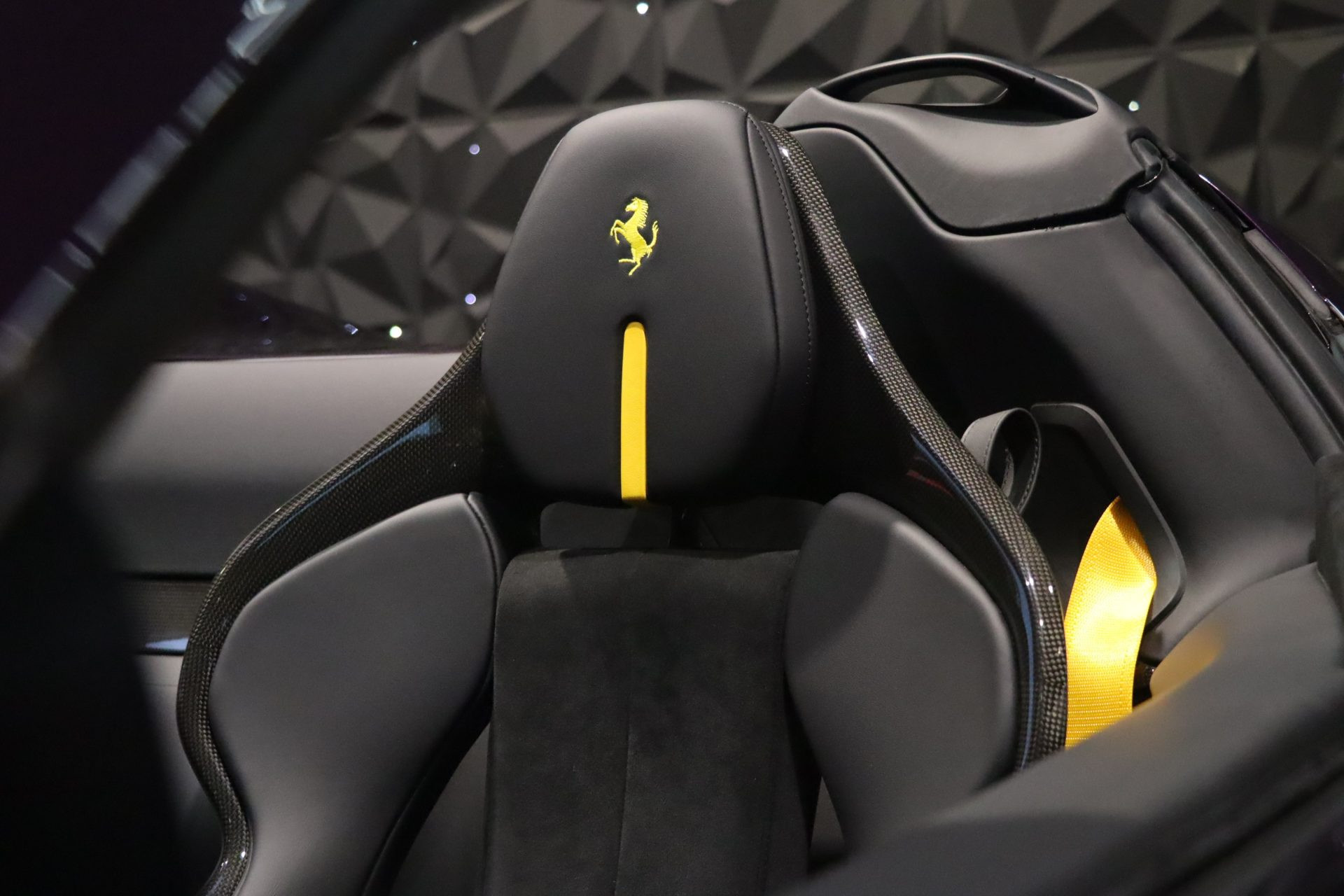 Ferrari SF90 Spider Viola Hong Kong – Première main, 650 km – Photo 31