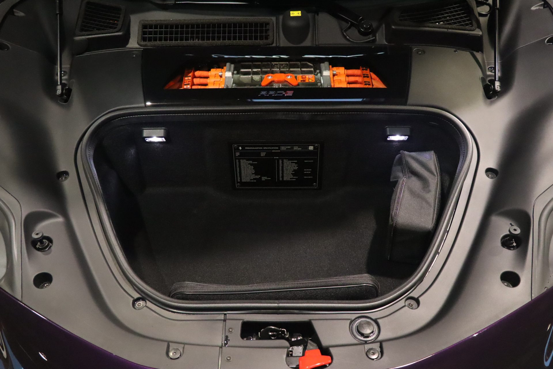 Ferrari SF90 Spider Viola Hong Kong – Première main, 650 km – Photo 39