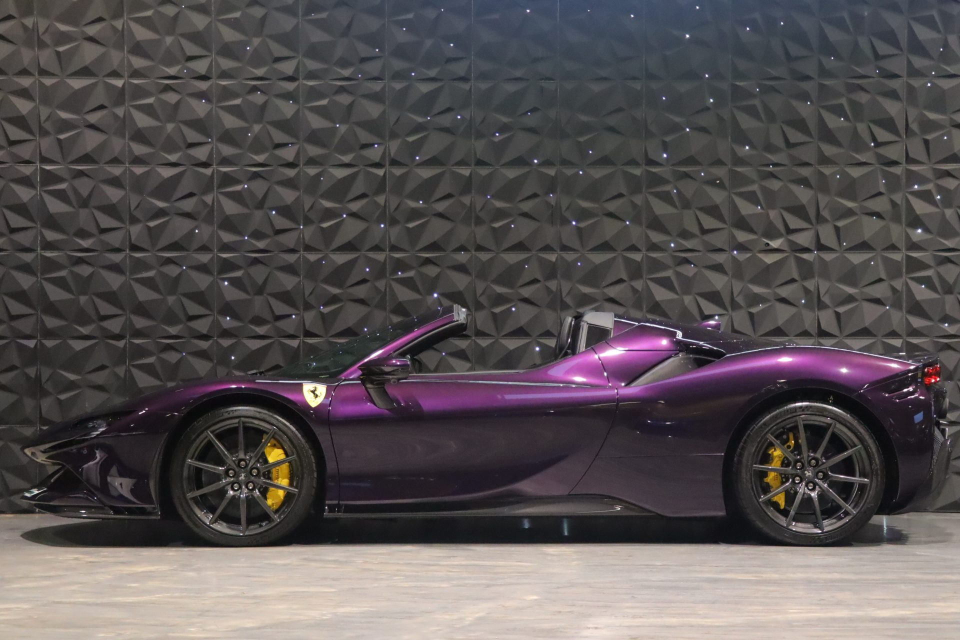 Ferrari SF90 Spider Viola Hong Kong – Première main, 650 km – Photo 5