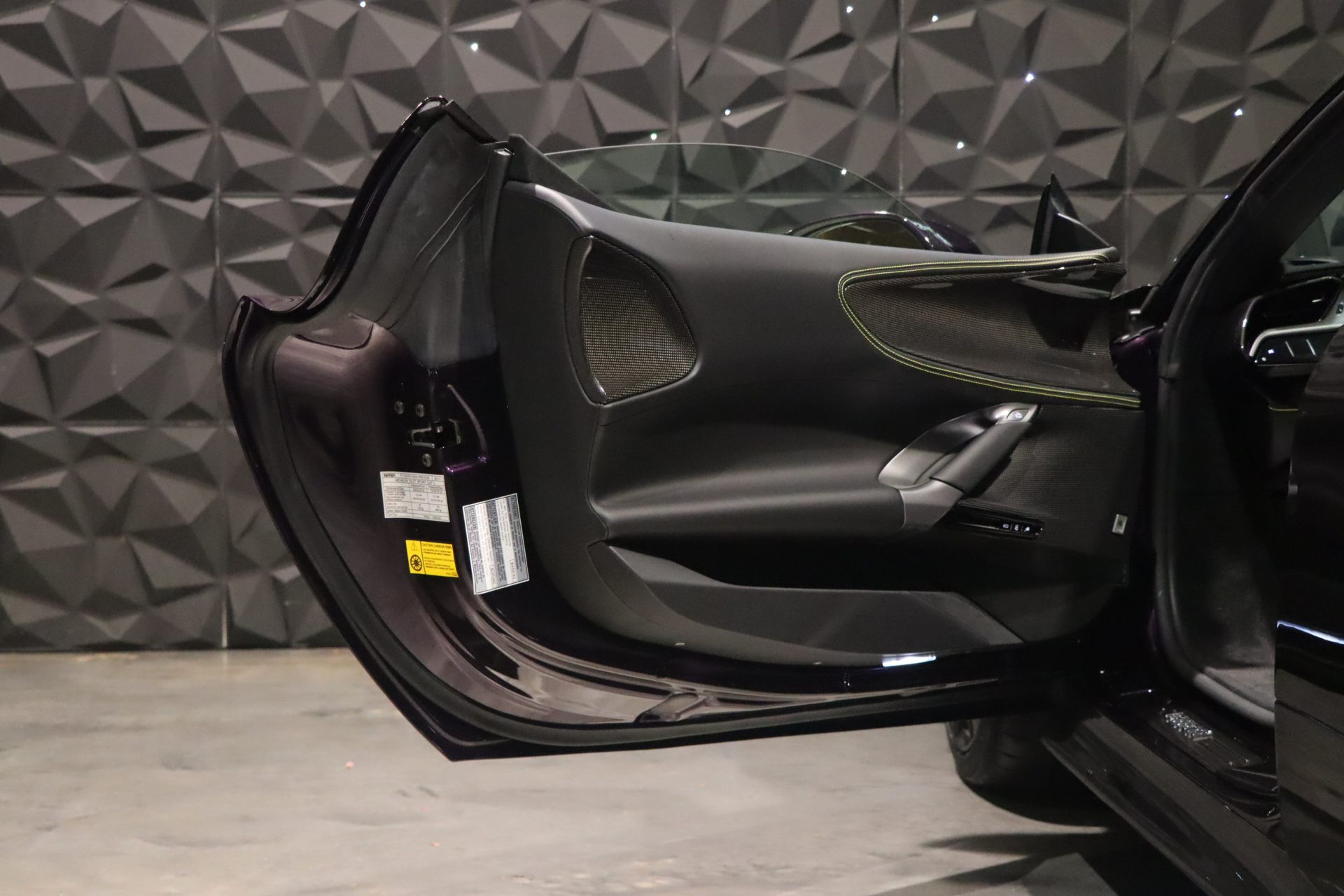 Ferrari SF90 Spider Viola Hong Kong – Première main, 650 km – Photo 10