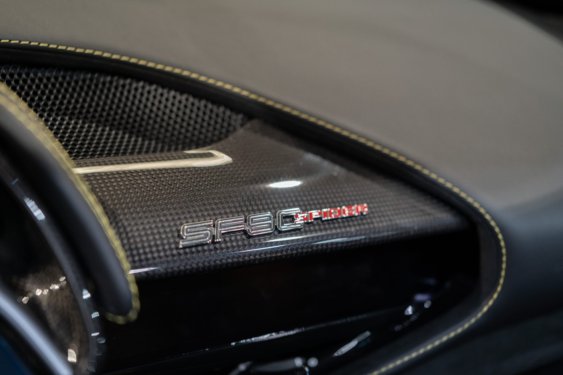 Ferrari SF90 Spider 1000 ch – Grigio Silverstone – 5400 km – Photo 16