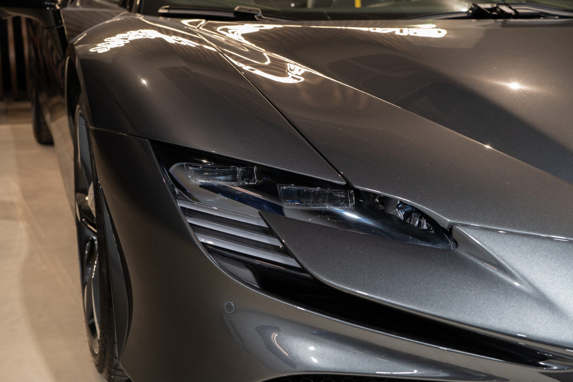 Ferrari SF90 Spider 1000 ch – Grigio Silverstone – 5400 km – Photo 40