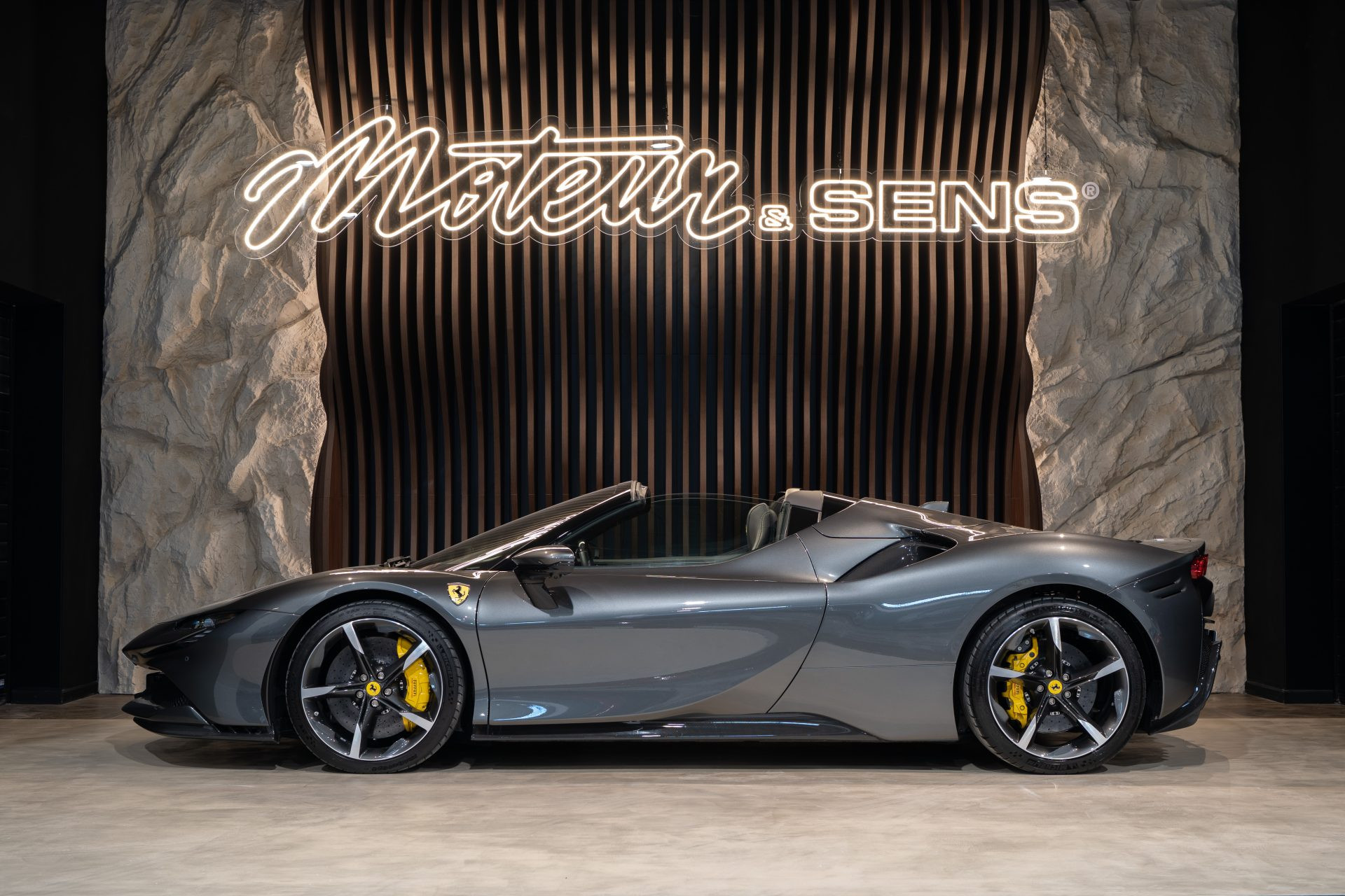 Ferrari SF90 Spider 1000 ch – Grigio Silverstone – 5400 km – Photo 5