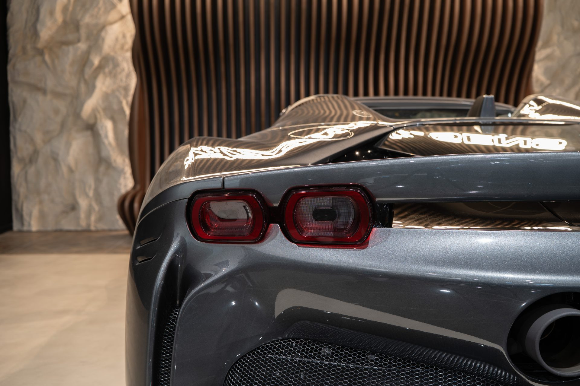 Ferrari SF90 Spider 1000 ch – Grigio Silverstone – 5400 km – Photo 45