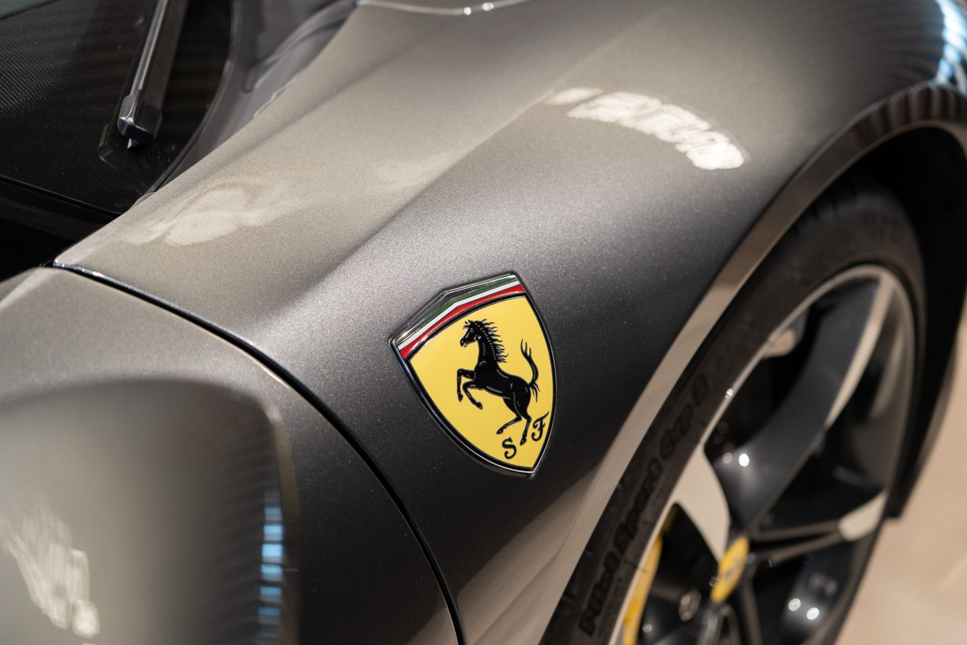 Ferrari SF90 Spider 1000 ch – Grigio Silverstone – 5400 km – Photo 47