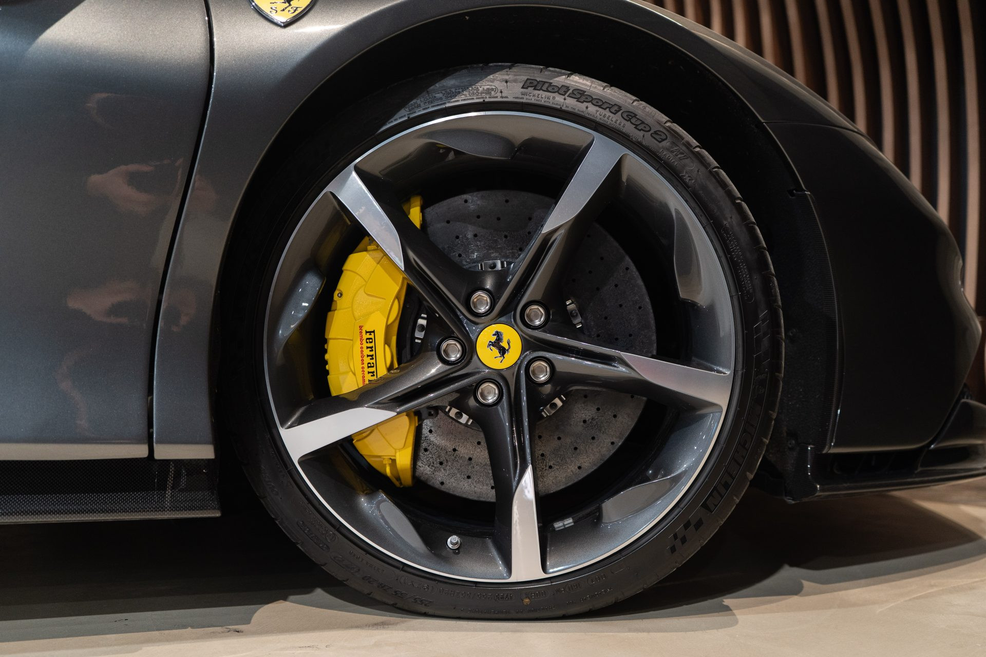 Ferrari SF90 Spider 1000 ch – Grigio Silverstone – 5400 km – Photo 50
