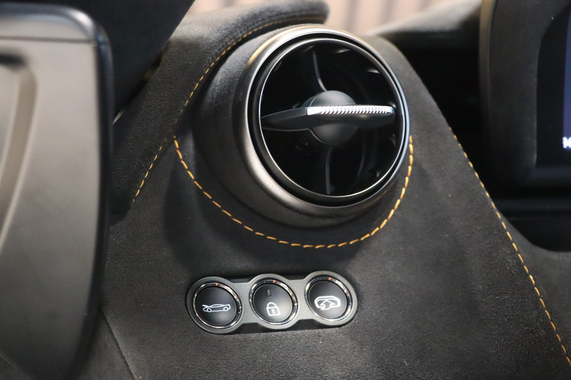 McLaren 765LT Coupé – Gris Saros, 8 370 km, configuration Track – Photo 15