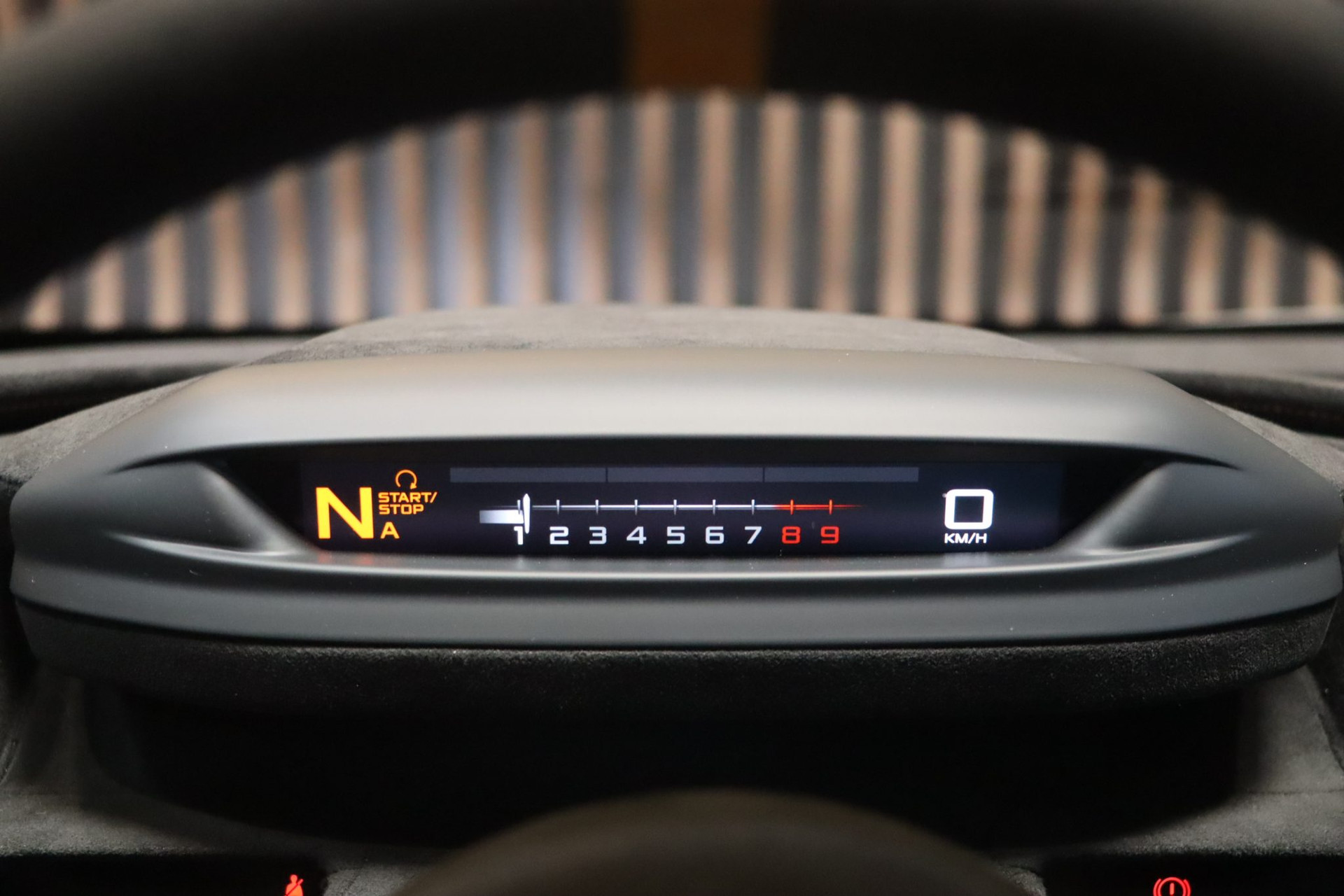 McLaren 765LT Coupé – Gris Saros, 8 370 km, configuration Track – Photo 22