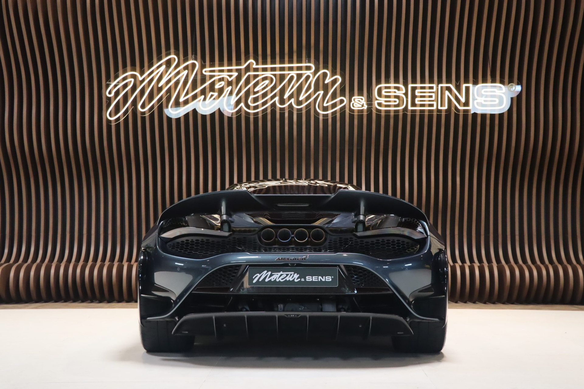 McLaren 765LT Coupé – Gris Saros, 8 370 km, configuration Track – Photo 4