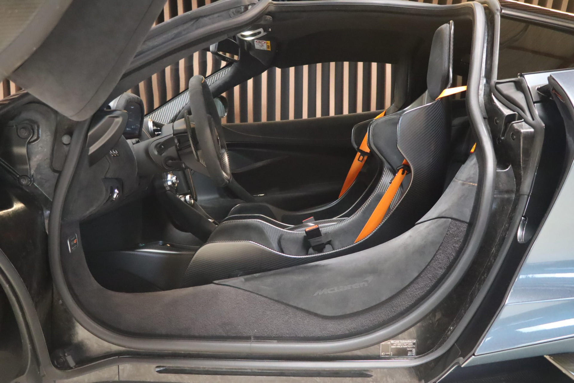 McLaren 765LT Coupé – Gris Saros, 8 370 km, configuration Track – Photo 7